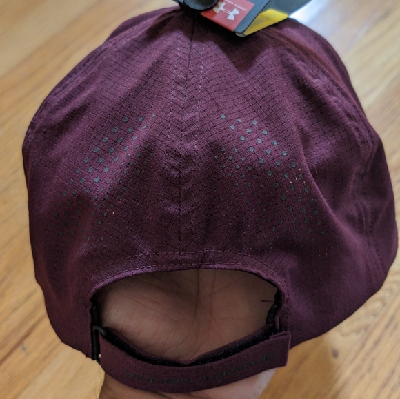 Under Armour Hat - Picture 3 of 4